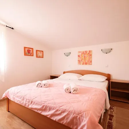 Veronika Apartment *