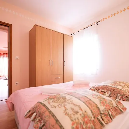 Veronika Apartment *