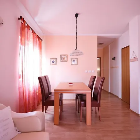 Veronika Apartment *