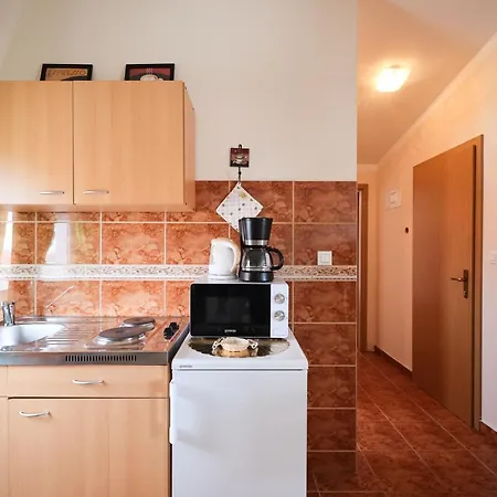 Veronika Apartment *