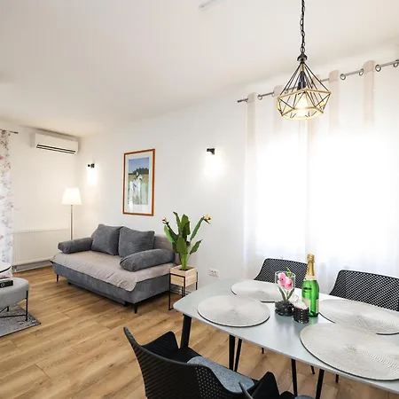 Silver Luxury Apartments By Adex Travel Apartament