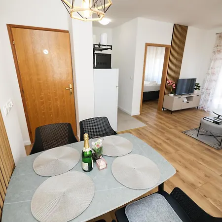 Silver Luxury Apartments By Adex Travel Apartament