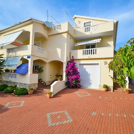 Silver Luxury Apartments By Adex Travel